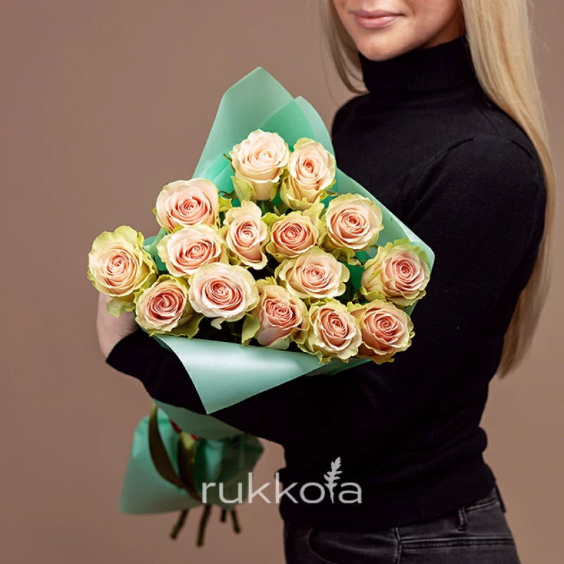 15 розовых роз Фрутетто (Эквадор)