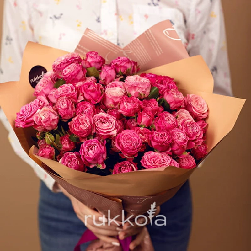 15 розовых кустовых роз